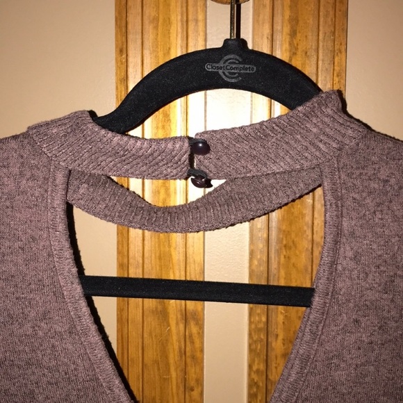 🌻 2/$15 Purple V-neck Bell Sleeves Sweater - Picture 4 of 4